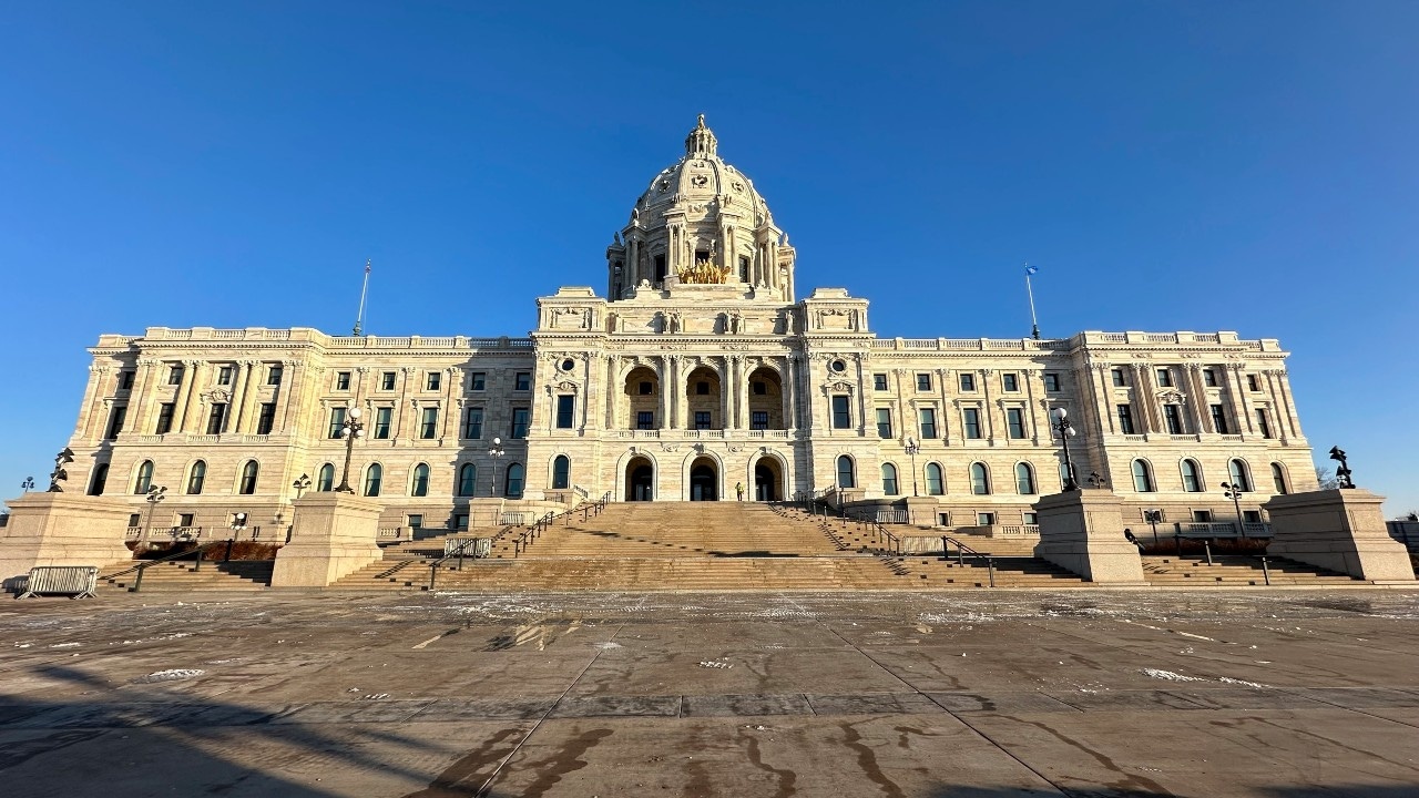 明尼苏达州立法机构法案可能禁止未成年人访问在线聊天机器人并惩罚软件所有者
