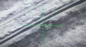 乌克兰边防警卫在哈尔科夫地区消灭俄罗斯步兵战车和三门火炮（视频）