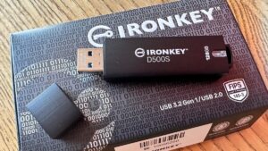 不要犯这个 USB 错误！使用这款打折的加密小工具保护您的数据