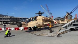 摩洛哥皇家空军确认其第一架来自美国的 AH-64E 阿帕奇攻击直升机抵达