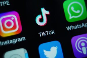 观看创伤视频的 TikTok 员工表示，他们被解雇了