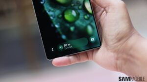 One UI 7 的 Now Bar 在价格实惠的手机上的位置很奇怪