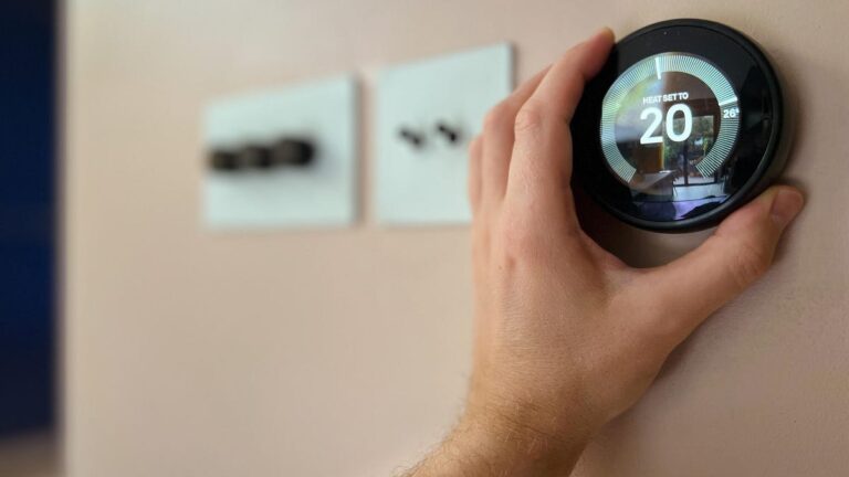 智能恒温器与普通恒温器：这是您应该知道的