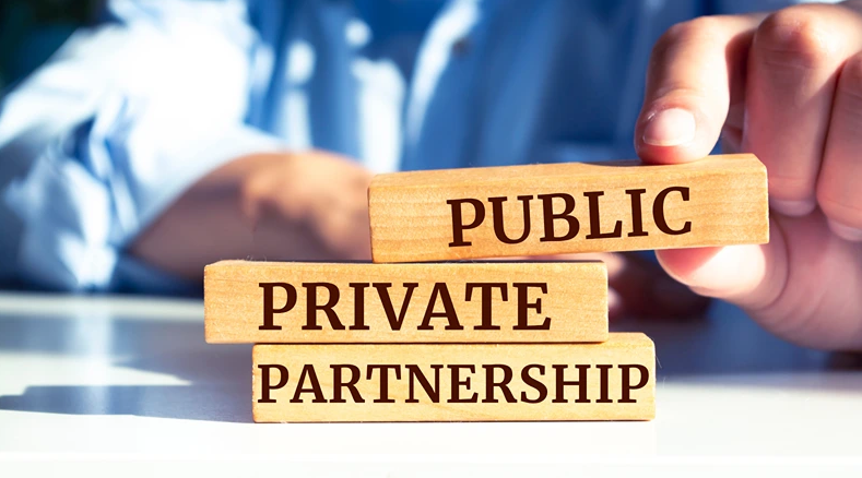 警务中的公私伙伴关系：技术驱动的范式