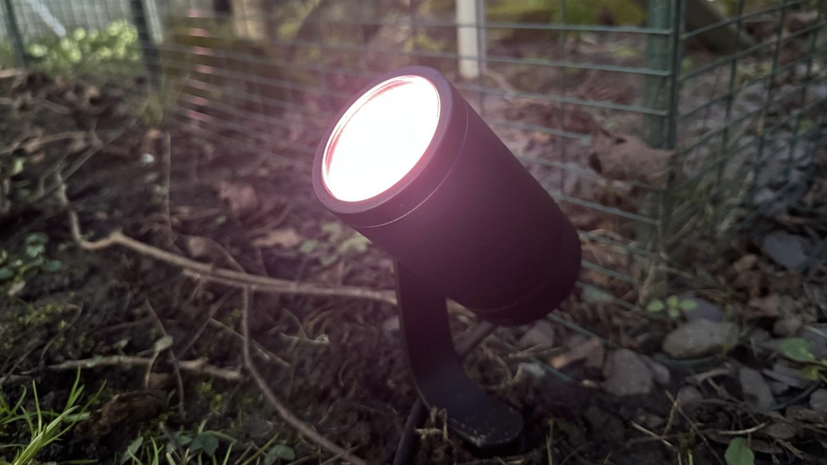 飞利浦 Hue Lily Outdoor spotlight 评测：无缝提升您的 Hue 设置的智能照明经典