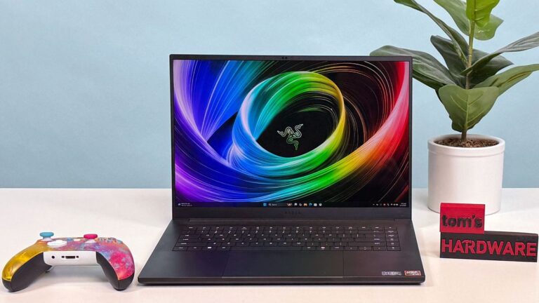 Razer Blade 16 评测：昂贵、轻薄的 RTX 5090 笔记本电脑
