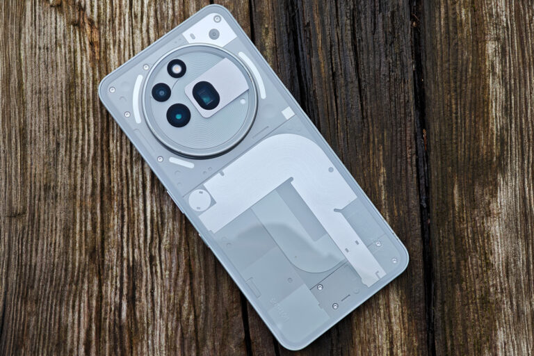 Nothing Phone 3a Pro 评测：撇开设计疑问不谈，这可能是我的中端产品