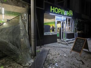 俄罗斯无人机对乌克兰东部哈尔科夫的袭击造成两人死亡，数十人受伤