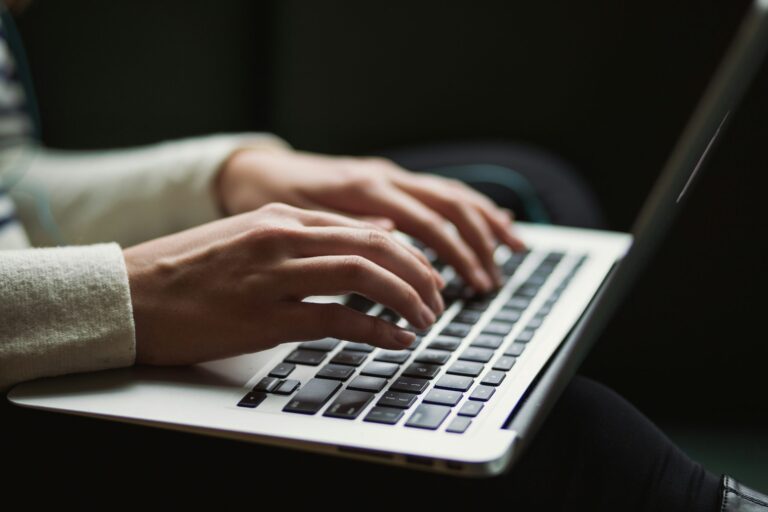 41% 的达勒姆学生使用生成式 AI 进行总结