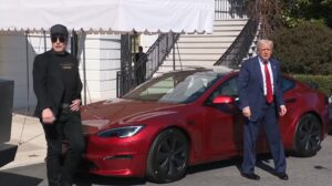 特斯拉警告特朗普的贸易战可能“伤害”美国汽车公司