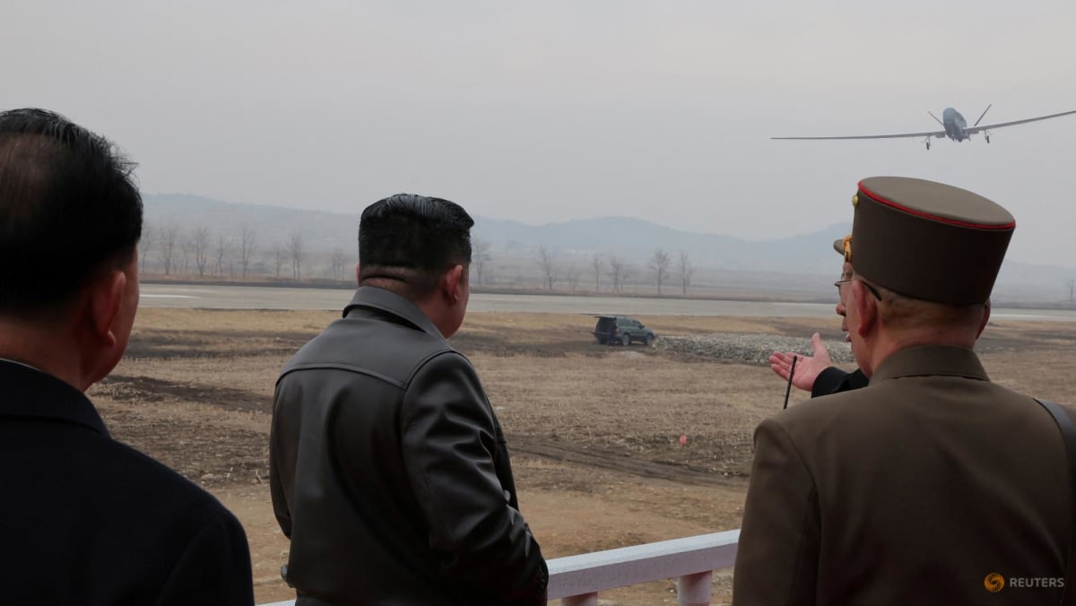 朝鲜领导人金正恩监督人工智能自杀式无人机的测试：官方媒体