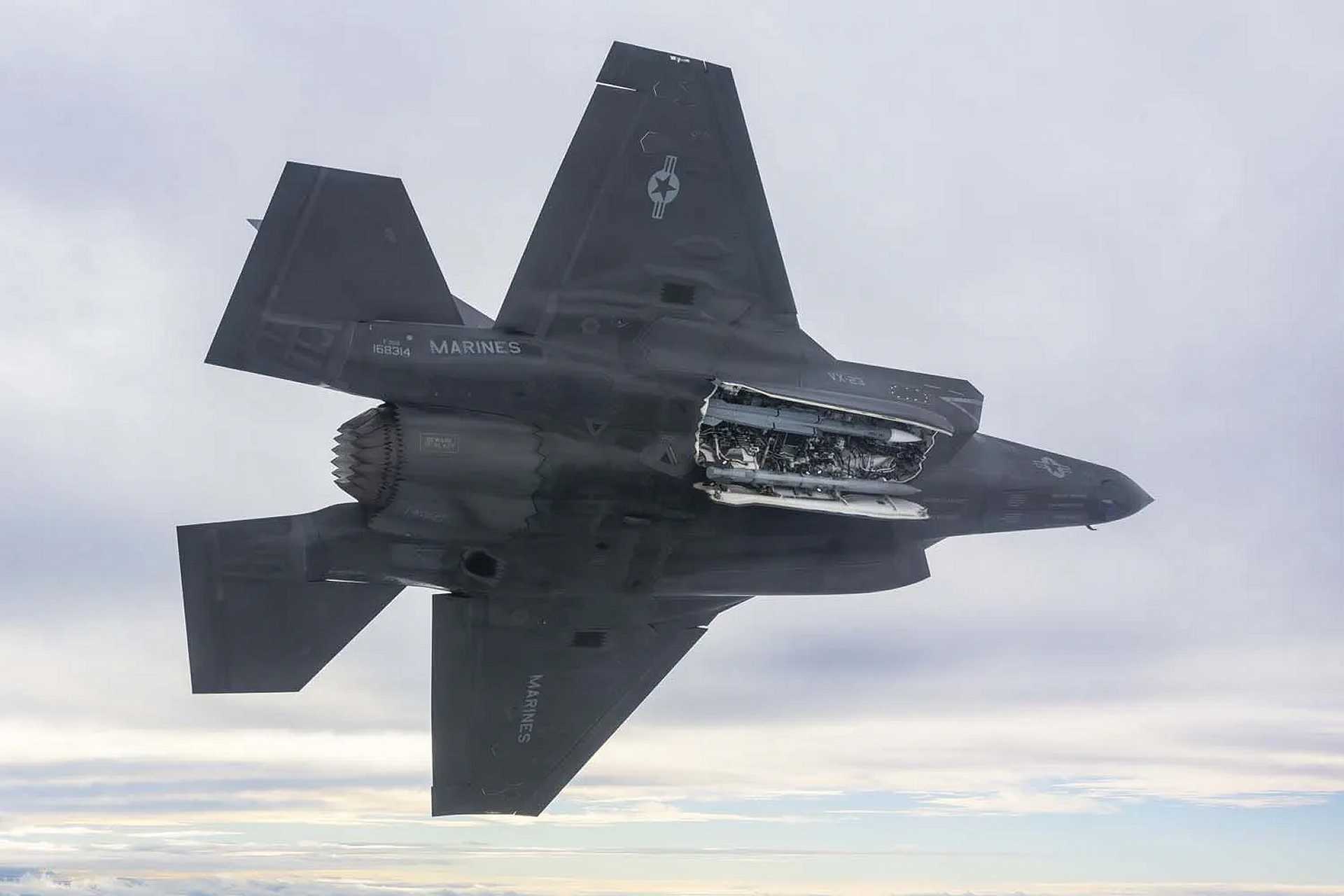 突发新闻：英国海军首次测试配备流星导弹的 F-35B 战斗机以改善海军空中作战