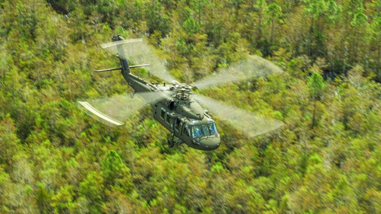 柯林斯宇航公司使 UH-60M 黑鹰直升机更容易升级以满足未来需求