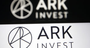 Cathie Wood 的 ARK 出售超过 $7M 的 META 股票，但增加了 GitLab 和 Tempus AI