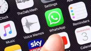 WhatsApp 只是让它的 AI 无法避免——但至少你可以把它关掉