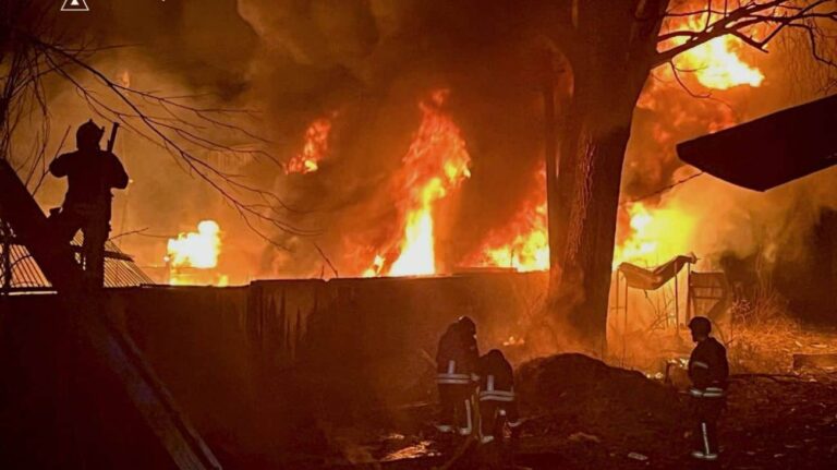 俄罗斯无人机袭击哈尔科夫：在基辅斯基区记录了六次命中