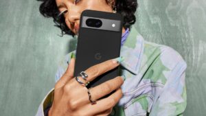 最新泄露的 Google Pixel 9a 图像暗示了新的紫色和最微小的相机凸起