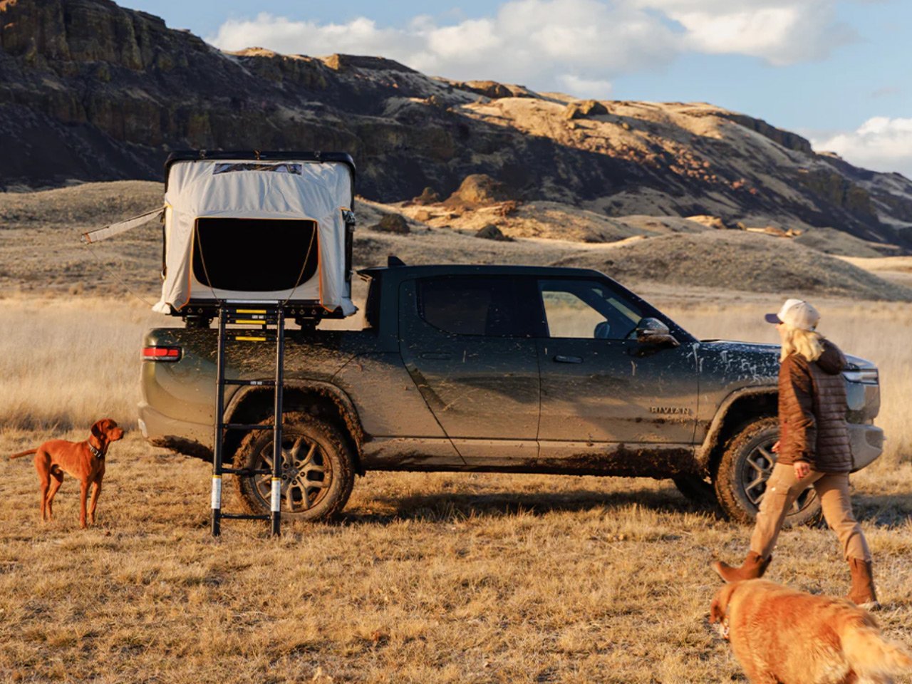 Rivian x iKamper Skycamp Mini 是全季节的双人硬顶 RTT，可满足您的所有露营需求