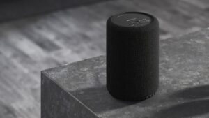 Audio Pro 的五星级扬声器穿上黑色夹克吓跑 Sonos