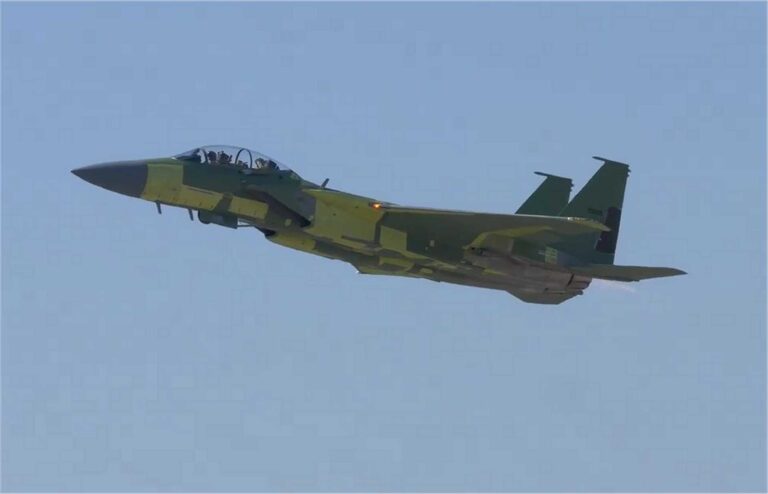 突发新闻：美国空军达到关键里程碑，新型波音 F-15EX 战斗机 Lot 2 成功首飞