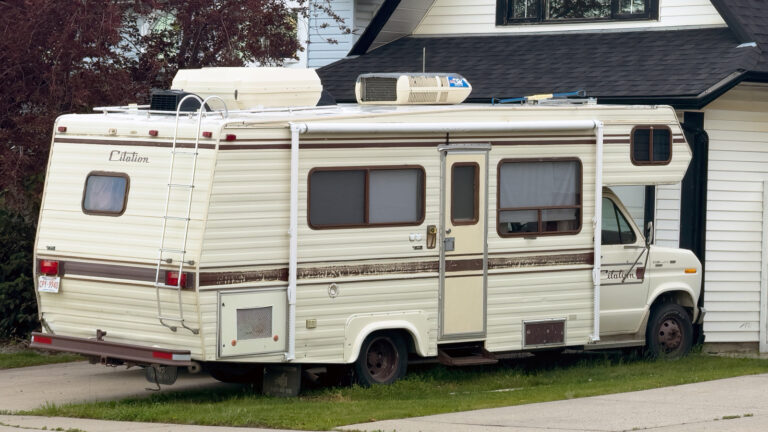 RV 车主会发现有用的 6 个 Ryobi 工具