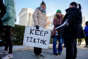 特朗普表示，美国正在与四个团体就 TikTok 销售进行谈判