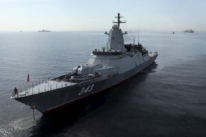 伊朗、俄罗斯和中国在阿曼湾举行新的联合演习，加强海军合作