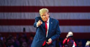 特朗普解雇民主党联邦贸易委员会委员，预示着科技公司的政策将发生重大转变