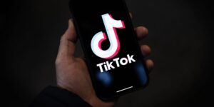 TikTok 正在让一些员工做出选择：PIP 或遣散费
