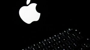 苹果 iPhone 17 假人泄露，揭晓时尚新设计