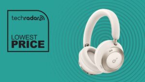 我每天都使用这些出色的 Soundcore 耳机，而且亚马逊春季促销的价格是历史最低的，我的猫也会