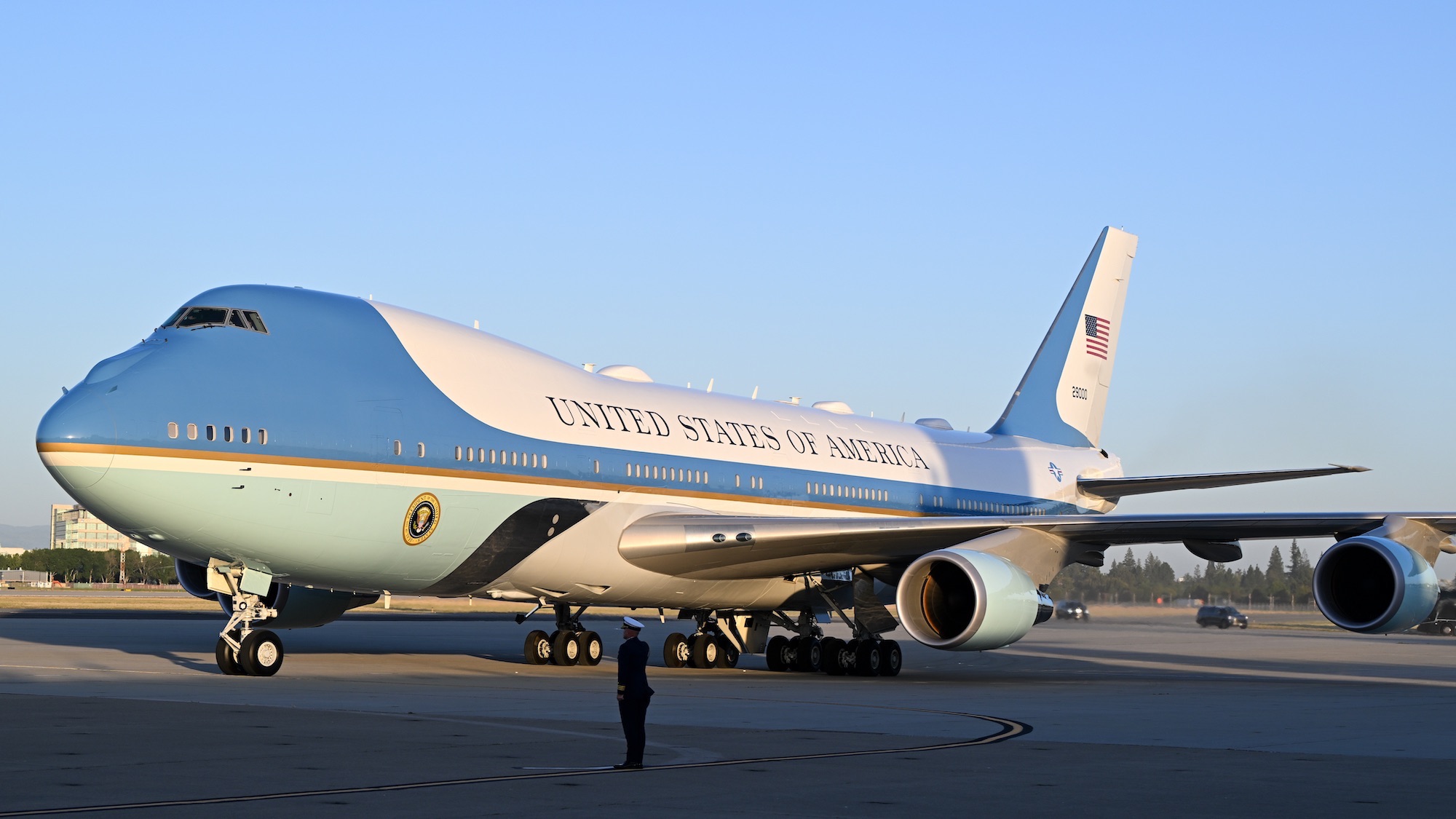 为什么 Air Force One 需要这么长时间才能更换？这不仅仅是官僚主义。