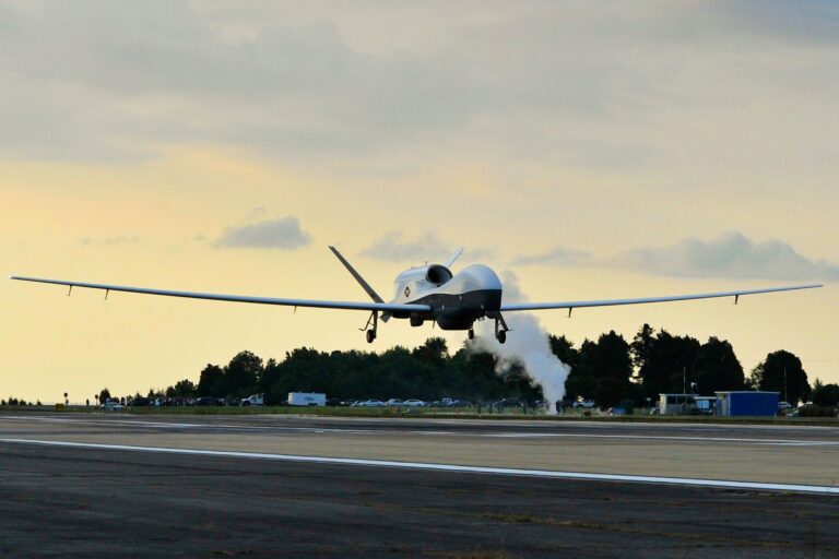 美国海军新增两架 MQ-4C Triton 无人机，扩大海上监视范围