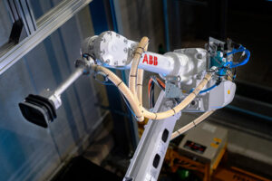 ABB 通过 AI 驱动的功能模块扩展了机器人拣选系列