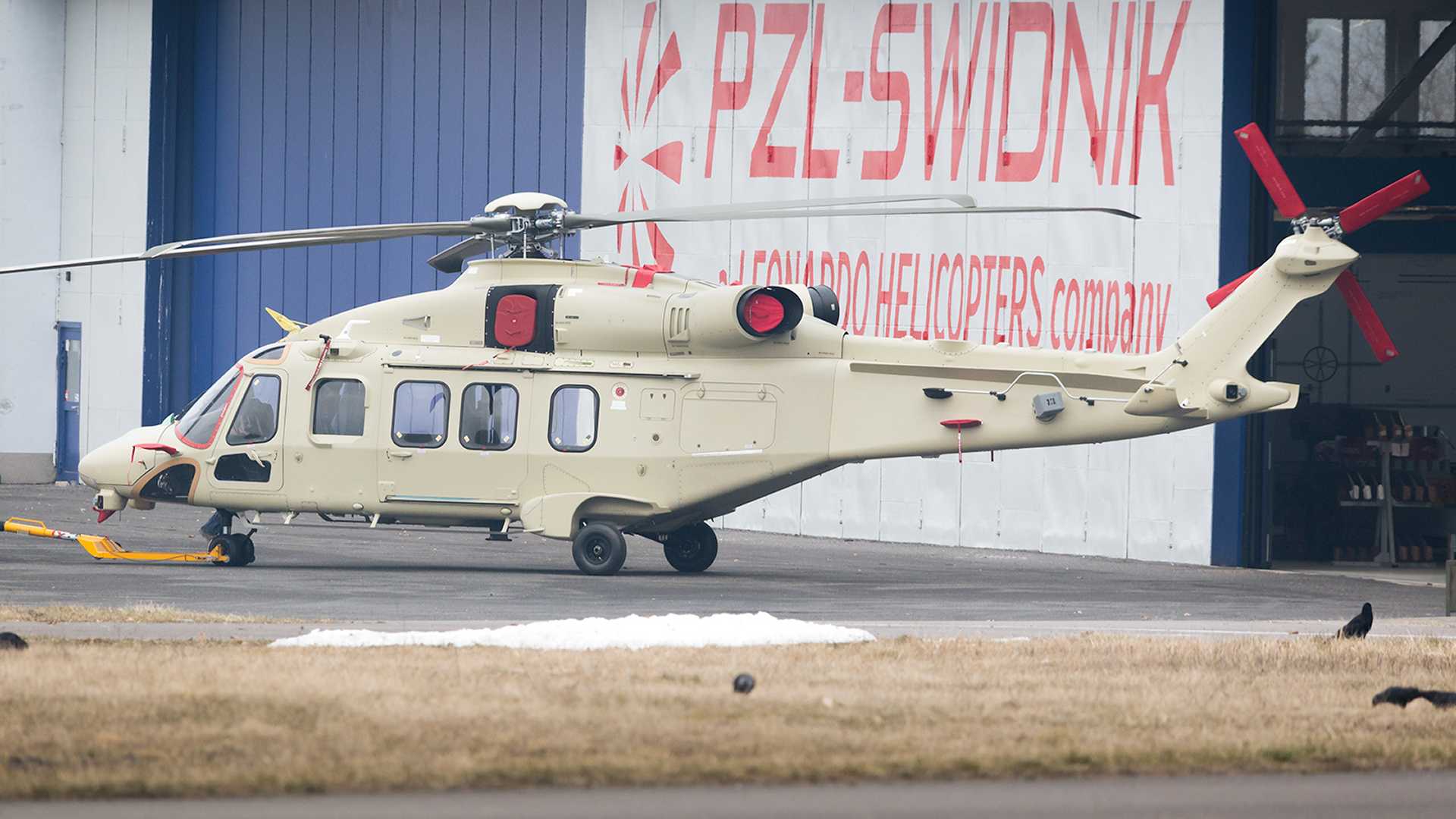 波兰首架国产莱昂纳多 AW149 离开装配线，取代老化的苏联时代直升机