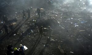 俄罗斯空袭乌克兰东部 12 人死亡