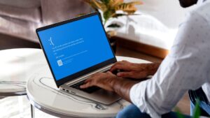 蓝色、绿色还是黑色？Windows 11 臭名昭著的“死机屏幕”错误消息正在经历一些令人困惑的变化