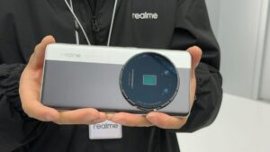 这个 Wild Phone 概念可让您添加全尺寸相机镜头来拍照