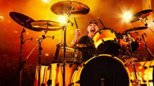 Apple Vision Pro 与 Metallica 演唱会镜头一起永不着陆