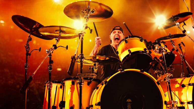 Apple Vision Pro 与 Metallica 演唱会镜头一起永不着陆