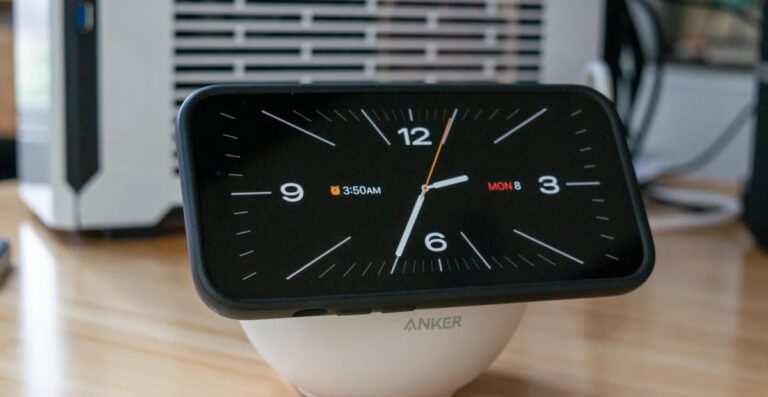 Anker 的 8 合 1 充电站已降至新低价格