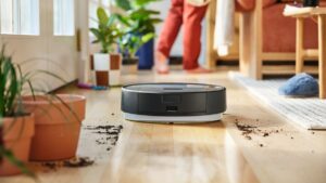 这个新的 Roomba 终于解决了我对机器人吸尘器的大问题