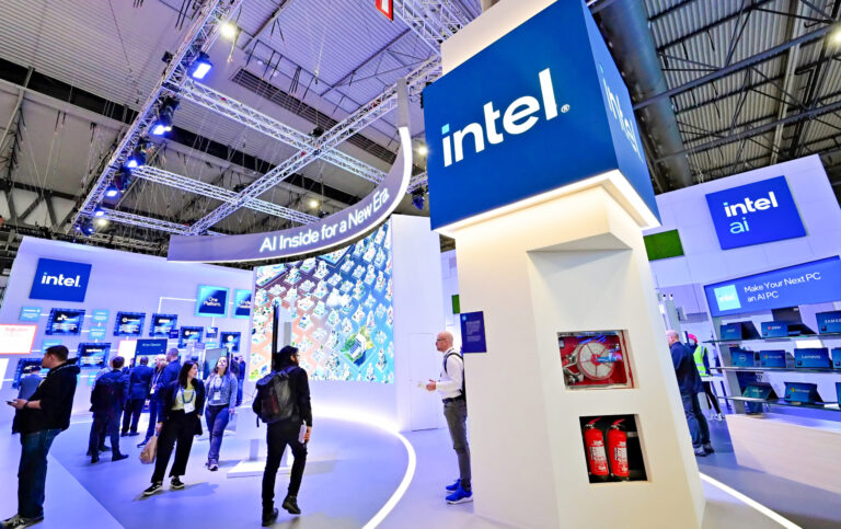 英特尔扩展了英特尔酷睿 Ultra（系列 2）AI PC 商用产品阵容