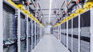Nvidia 基于硅光子学的新型 400 Tb/s 交换机平台支持具有数百万个 GPU 的集群
