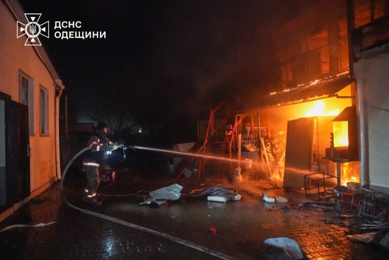 俄罗斯对敖德萨的袭击造成 73 岁男子死亡，破坏了该州的 20 座私人住宅