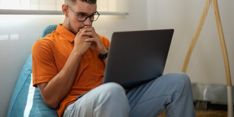 ChatGPT 从暴力的用户输入中获得“焦虑”,因此研究人员正在教聊天机器人正念技术来“舒缓”它