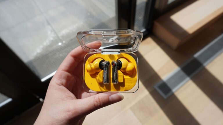我用这些 Nothing 耳塞替换了我的 AirPods，并且无法回头（而且它们正在打折）