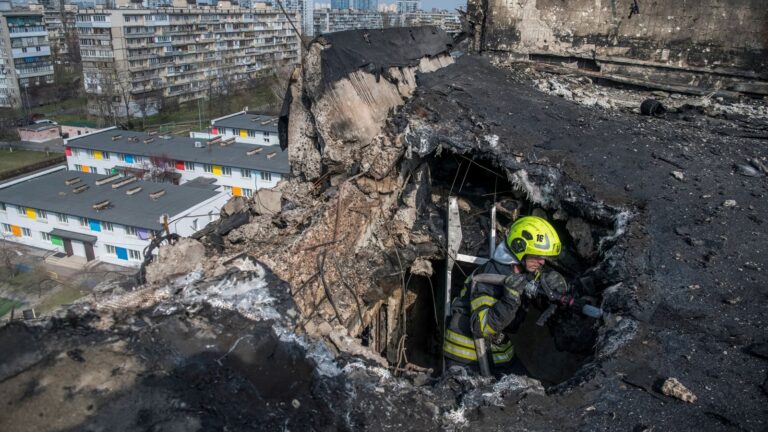 在和谈之前，俄罗斯对乌克兰的无人机袭击造成至少 7 人死亡