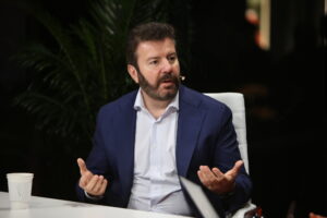 UiPath 在追逐代理 AI 梦想的过程中收入增长放缓，其股票大幅下跌