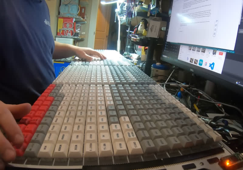 忘掉 Qwerty，这个荒谬的键盘有 1,000 个键，可以输入单词而不是字母